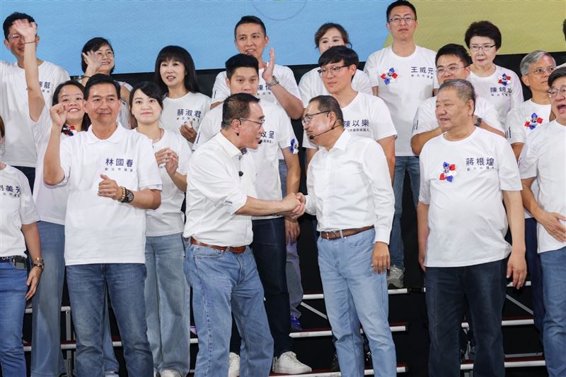 侯友宜盛讚李四川「比我還會做事」。(圖/李四川競辦提供)