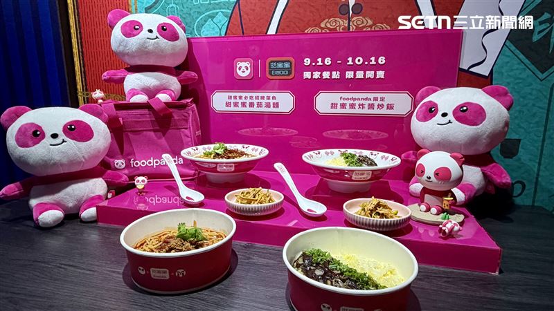 鄭智善為foodpanda獨家打造「甜蜜蜜炸醬炒飯」、「甜蜜蜜番茄湯麵」。(圖／記者賴俊佑攝影）