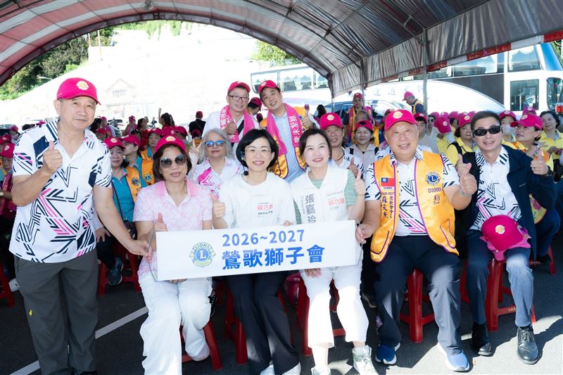 民進黨新北市長蘇巧慧今(13)日一大早出席國際獅子會300B2區親子健行公益活動,提出汗水紅利政見。(圖/蘇巧慧競總提供)