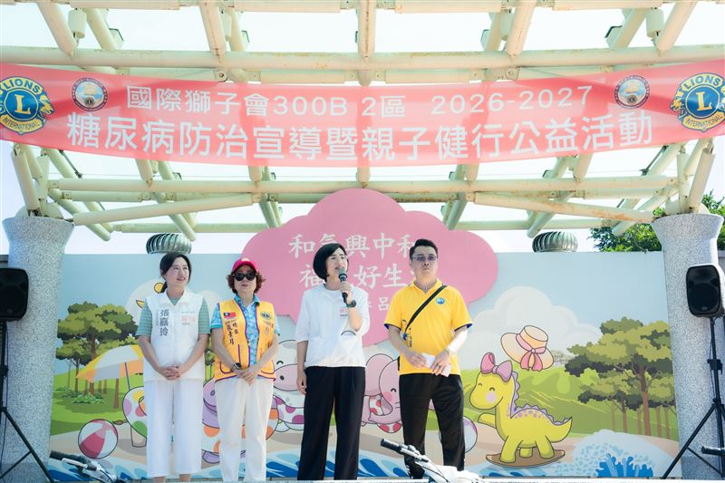民進黨新北市長蘇巧慧今(13)日一大早出席國際獅子會300B2區親子健行公益活動,提出汗水紅利政見。(圖/蘇巧慧競總提供)
