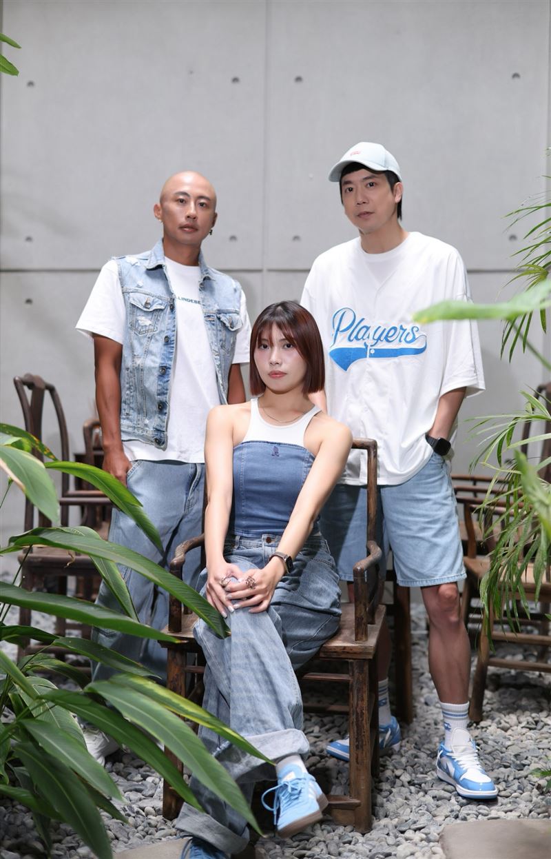 UncleLady出道前曾卜卦,卦象「充滿凶險」仍決定迎難而上。(圖/記者鄭孟晃攝影)