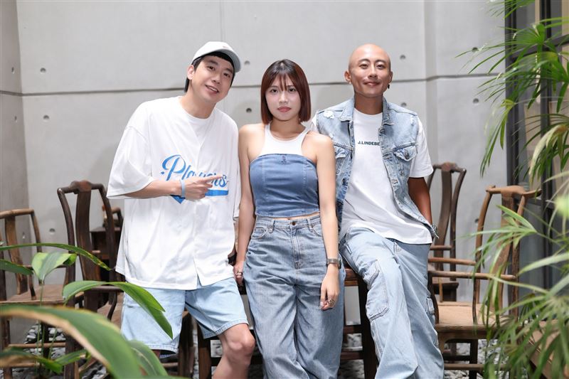 UncleLady跨界組成唱跳團體,推出歌曲〈早安早安!祝你有美好的一天〉。(圖/記者鄭孟晃攝影)