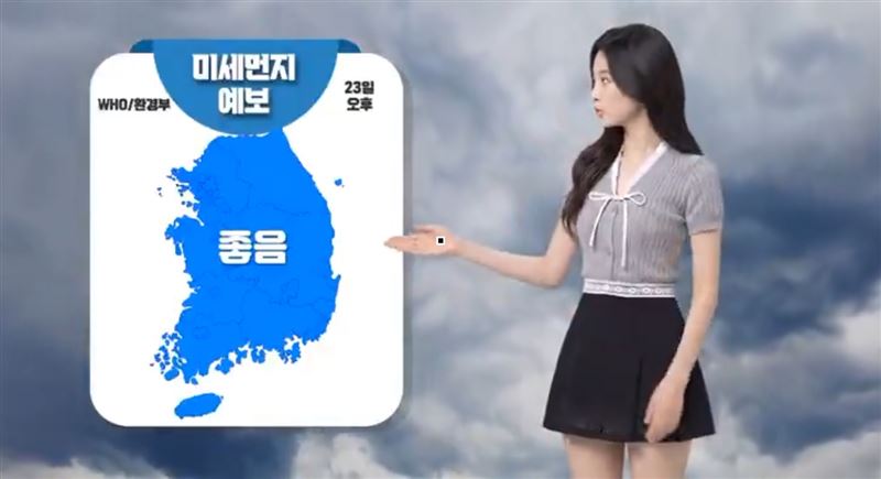 原來美女氣象主播是AI所生成，不過裙子過短也引發爭議。（圖／翻攝自X平台 @sonsarang3814）