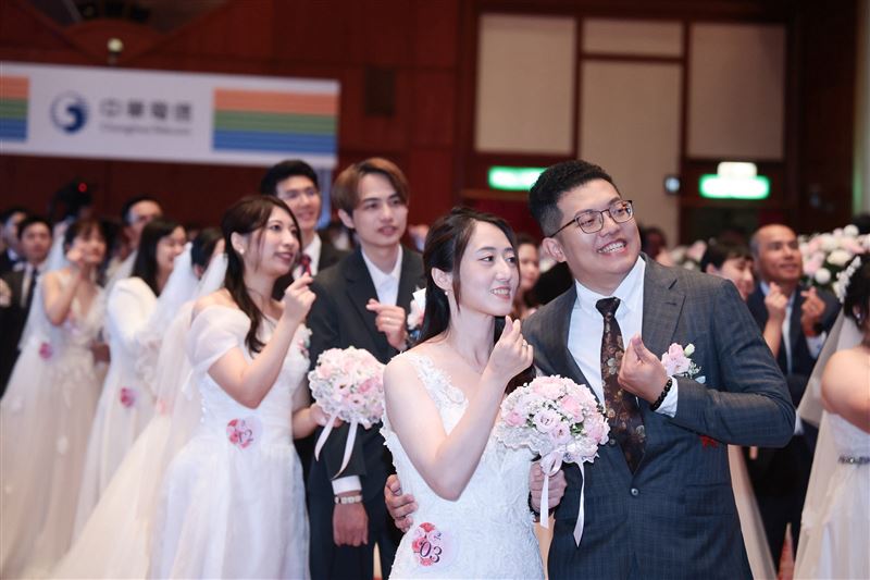 行政院長卓榮泰今(13)日出席中華電信115年員眷集團結婚典禮。(圖/行政院提供)