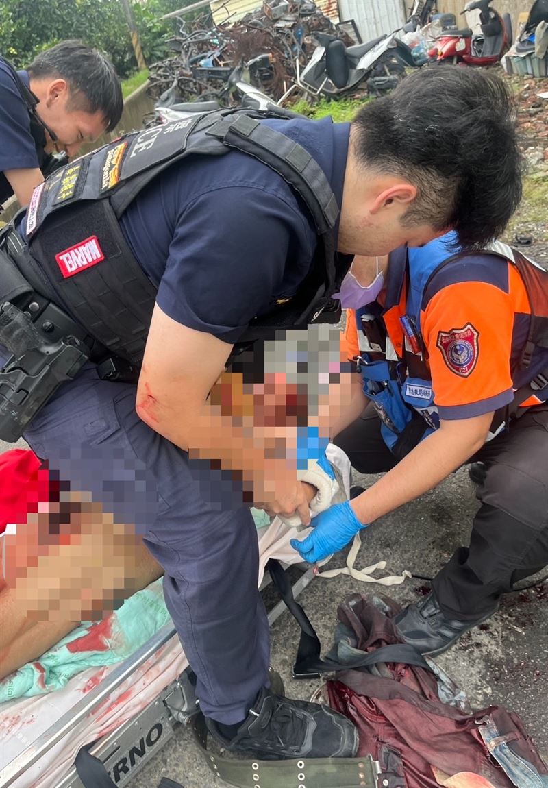 王男在現場包紮止血後,被送往永康奇美醫院急救。(圖/翻攝畫面)