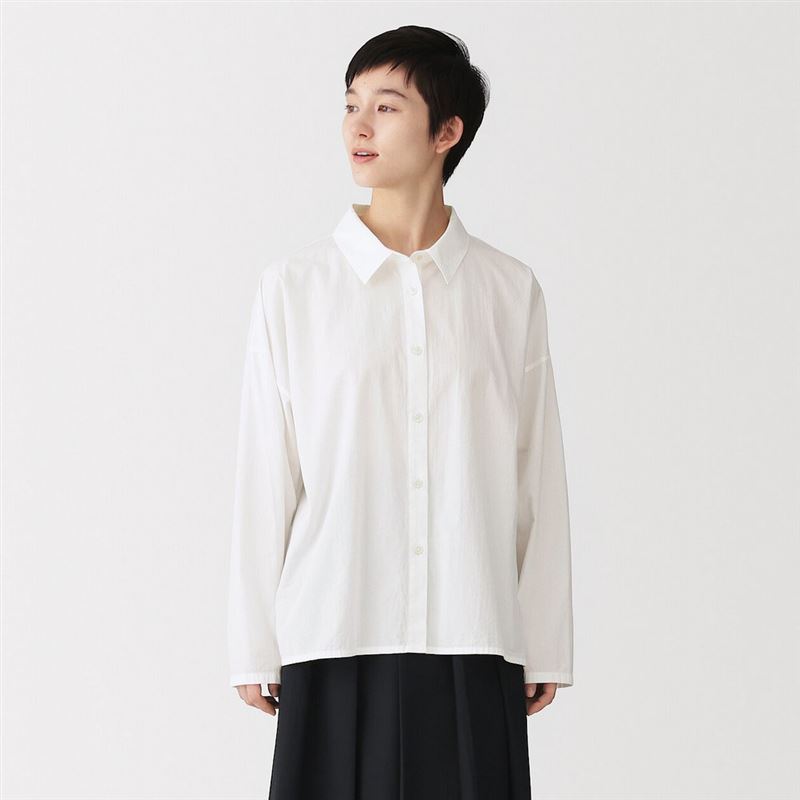女直線剪裁長袖襯衫。（圖／品牌業者提供）