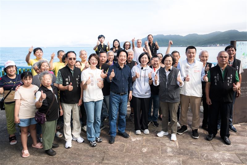 賴清德、蔡英文、蘇巧慧三人同框，遊北海岸（圖／蘇巧慧競選辦公室提供）