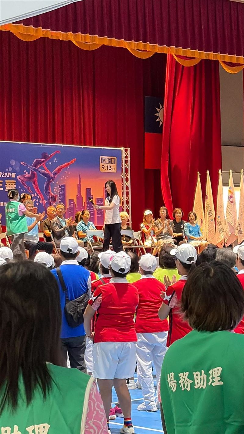桃園市體育總會澄清,當天活動除了邀請現任立委萬美玲入場上台致詞外,並未邀請任何市議員參選人進入禮堂,工作人員發現佀廣洋後隨即請他出場。(圖/翻攝自Threads@obspeiling)