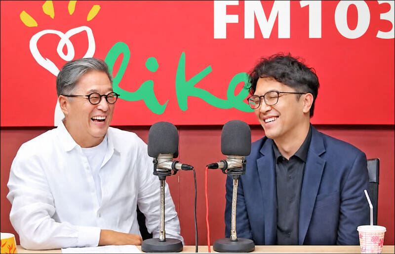 沈伯洋接受王偉忠專訪，影片觀看人數至今已破200萬。（圖／翻攝中廣流行網YouTube）
