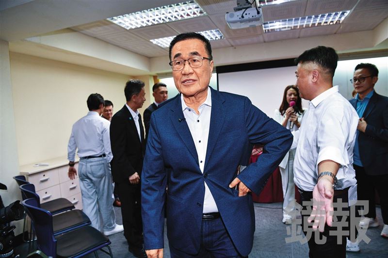 國民黨新北市長參選人李四川選情隱憂浮現，藍營委託的民調連3個月雖領先，但青年族群、板橋票倉都遭對手蘇巧慧反超