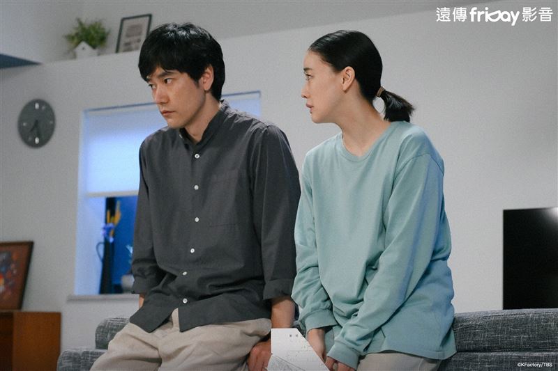 蒼井優暌違18年主演日劇《直到T恤乾了為止》，搭檔松山研一譜出動人夫妻情。（圖／friDay影音提供）