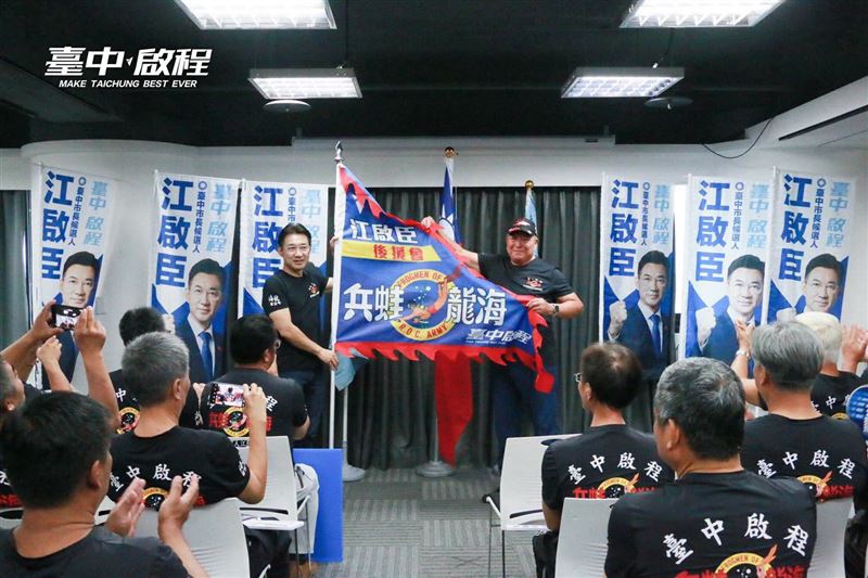 林豐喜與江啟臣同為退役海龍蛙兵,他與江啟臣岳父劉盛良亦有多年交情。(圖/翻攝自江啟臣臉書)