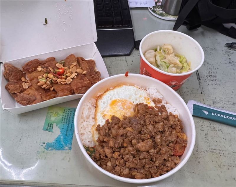 外送餐點驚見「活蛆大餐」台中女大生嚇傻