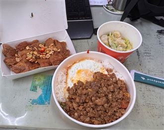 外送餐點驚見「活蛆大餐」台中女大生嚇傻