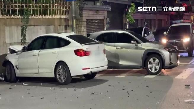 豪車追撞載客Uber！車頭幾乎全爛零件噴飛