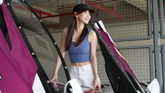 徐千京首次挑戰甩尾　下車「秒找垃圾桶」
