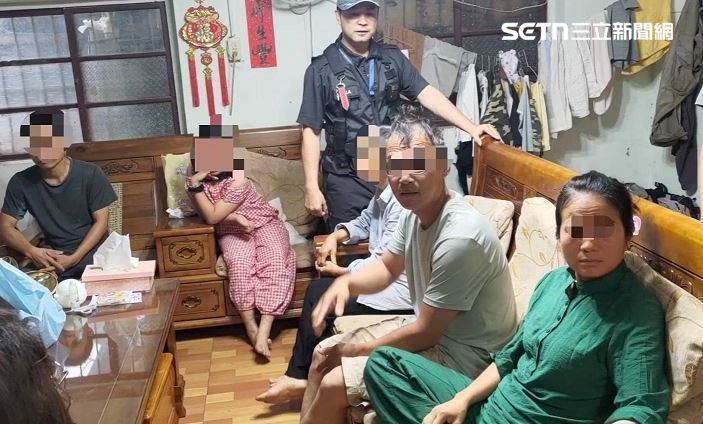 不少在越南的女子在國內深受極端宗教思想洗腦控制，甚至不顧家庭反對，變賣家中積蓄與財產，執意帶著年幼的孩子離鄉背井赴台追隨「師父」，從此音訊全無。這次專勤隊按圖索驥，終於破解這個邪教集團。(圖／翻攝畫面）