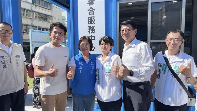 國民黨台南市長參選人謝龍介在南區新興路設立市長競選總部及藍、白聯合服務中心，13日揭牌啟用。（圖／翻攝謝龍介YT）