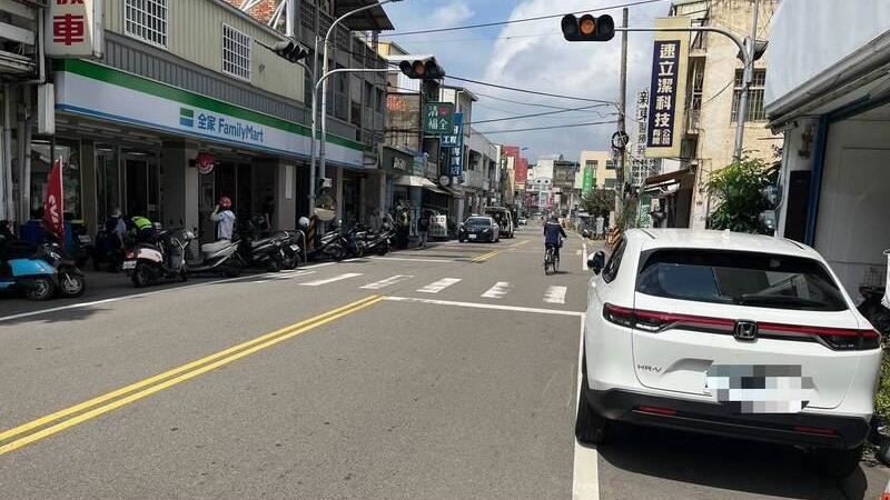 20歲機車猴逆向超車！撞噴87歲翁骨折送醫