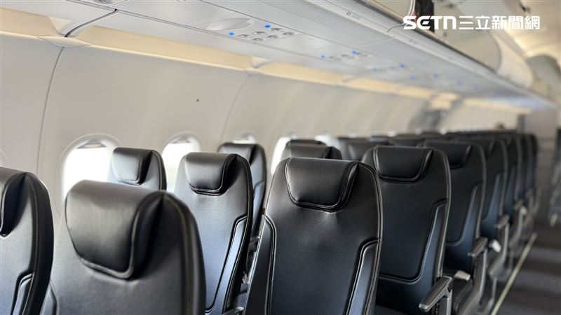 全機共配置235個座位，包括8席豪華經濟艙及227席經濟艙，採用新世代高密度舒適座椅。（圖／記者簡榮良攝影）
