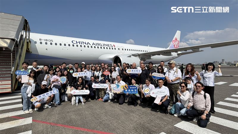 A321neo B-18135新機首度執飛華信航空高雄-澎湖航線，消息一出即吸引不少航空迷搶先訂位。（圖／記者簡榮良攝影）