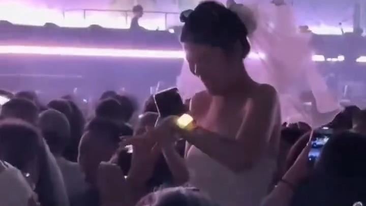 情侶演唱會求婚遭怒喊「坐下」場面太尷尬