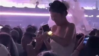 情侶演唱會求婚遭怒喊「坐下」場面太尷尬