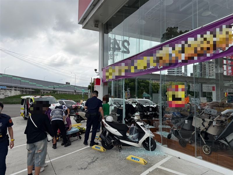 周姓阿嬤車禍後傷勢無大礙,沒有生命危險。(圖/翻攝畫面)