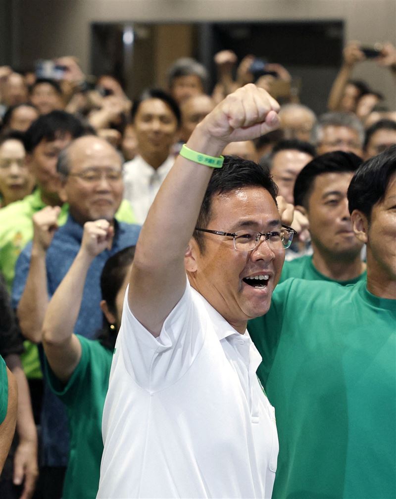 古謝玄太在沖繩知事選舉中勝出。（圖／路透社／達志影像）