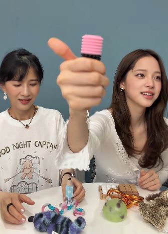 歐陽娜娜登上了知名網紅papi醬的訪談節目《papi熱烈歡迎》。（圖／翻攝自youtub＠Papi酱）