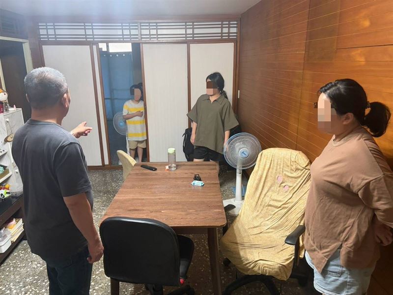 夫胰臟癌逝留鉅債!48歲母獨養姊弟,他們這一句話逼哭全網。姊弟:「我們要學會忍耐」。媽媽:「我絕不能倒下」。(圖/翻攝自《愛的延續》公益協會臉書)
