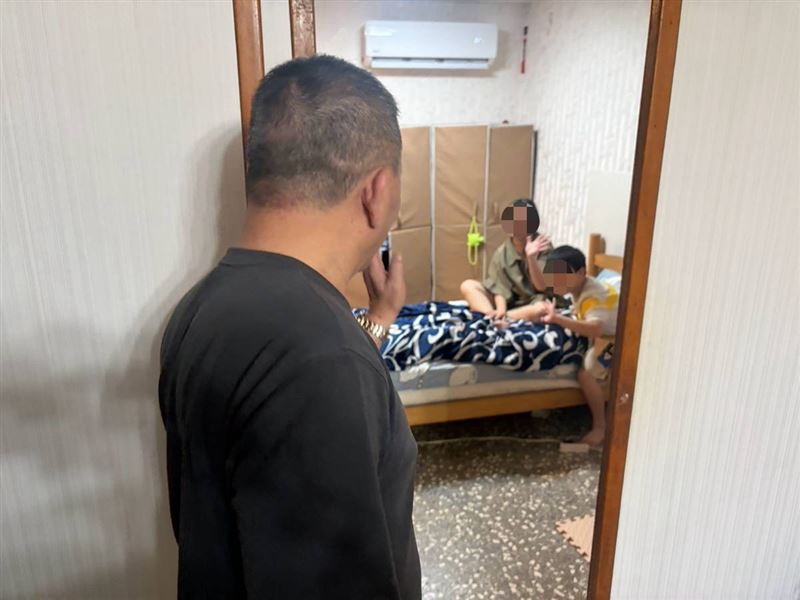 夫胰臟癌逝留鉅債!48歲母獨養姊弟,他們這一句話逼哭全網。姊弟:「我們要學會忍耐」。媽媽:「我絕不能倒下」。(圖/翻攝自《愛的延續》公益協會臉書)