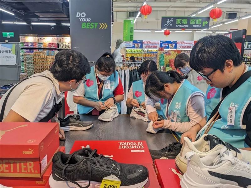 桃園市政府衛生局社區心理衛生中心11日於萬家福量販店(平鎮店)舉辦「復元職旅 Work Up!!」首場職場體驗活動。圖:衛生局提供。(圖/桃園電子報提供)