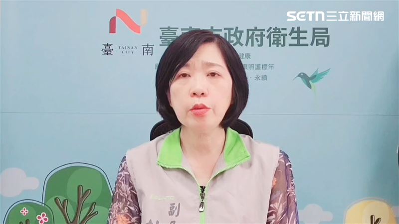 台南市衛生局接獲通報後已立即派員前往該門市,針對作業環境與食材保存情形進行現場稽查。(圖/翻攝畫面)