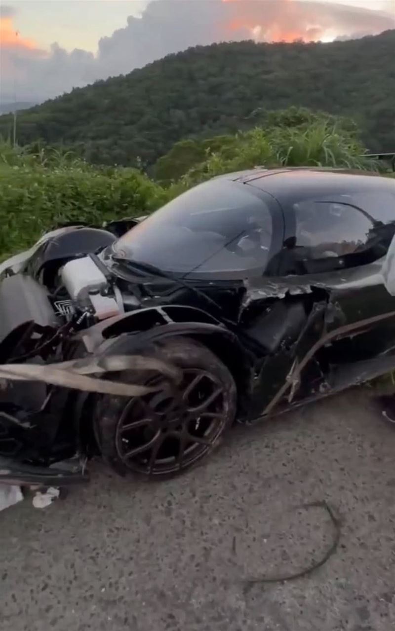 宜蘭頭城日前發生一起千萬跑車墜谷事件。(圖/翻攝畫面)