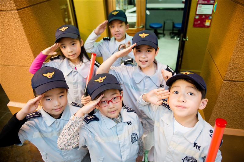 KidZania Taipei奇薩尼亞台北集結全球最受歡迎的警察、消防員及醫師等職業體驗。(圖/品牌業者提供)
