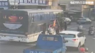 駕駛不舒服「邊撞邊開」　學生1舉救全車