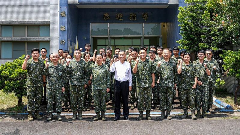 中秋將屆　顧立雄南下視導陸軍及空軍部隊
