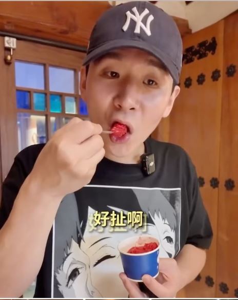 龍鬚糖小哥憑著流利中文及親切互動，早已累積不少台灣粉絲。（圖／翻攝自IG）