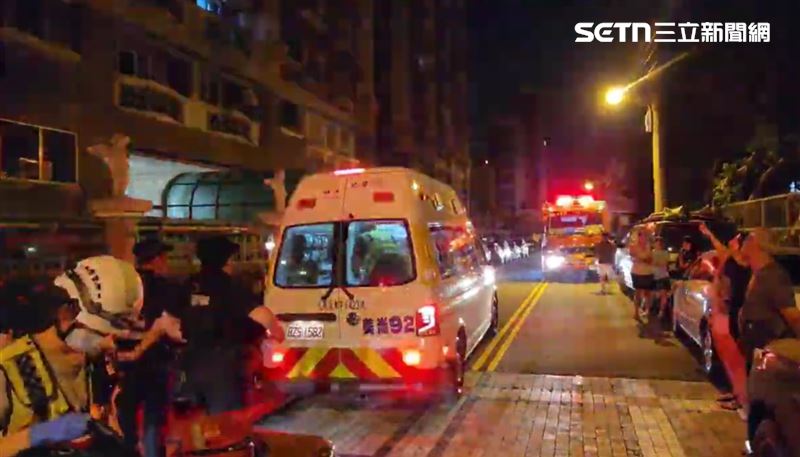 花蓮集合住宅發生火警，68歲唐姓管理員上樓救火，卻因吸入過多濃煙昏迷倒地，送醫搶救後宣告不治，住戶們都感到非常不捨。（圖／翻攝畫面）