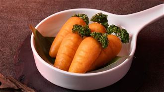 黑白大廚侯德竹「無限胡蘿蔔料理」開賣！