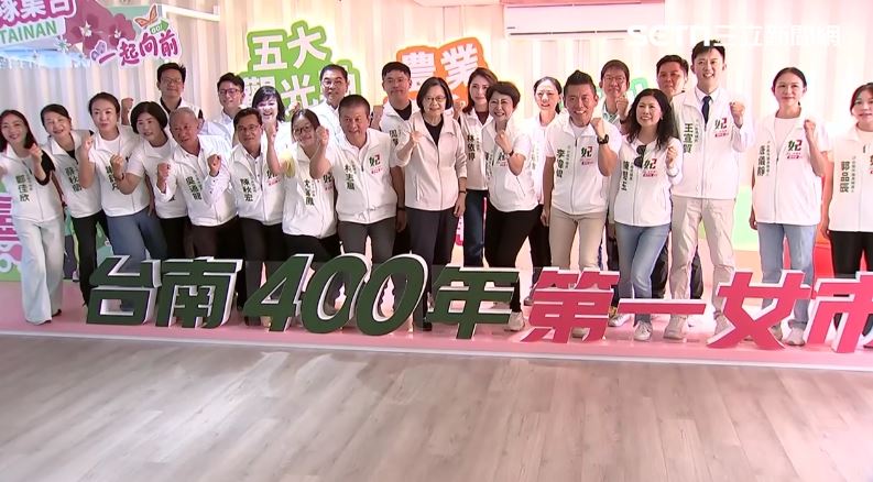 蔡英文開箱競總出考題「生育率拚全台第一」, 陳亭妃急催婚被急喊卡,台下笑翻。(圖/記者洪榮斌攝影)
