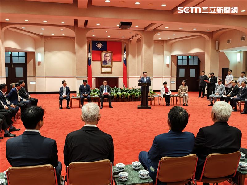 行政院長卓榮泰今(15)日下午接見「亞洲地區台灣同鄉會回國訪問團」。(圖/記者盧素梅攝影)