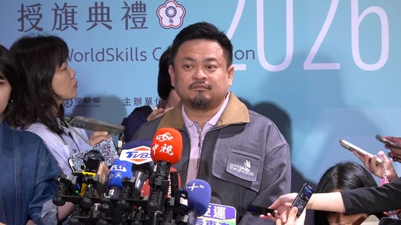 勞動部長洪申翰出席「2026第48屆國際技能競賽授旗典禮」時受訪(圖/翻攝畫面)