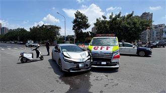 未讓救護車撞爛害3傷！女駕駛恐吊照