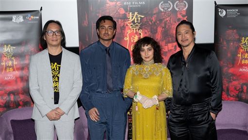 何超儀竟睡在2噸垃圾堆　對著塑膠袋爆哭