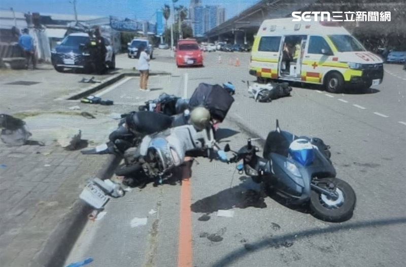 台中西屯區發生嚴重車禍,BMW衝撞機車待轉格,造成6人受傷送醫。(圖/翻攝畫面)