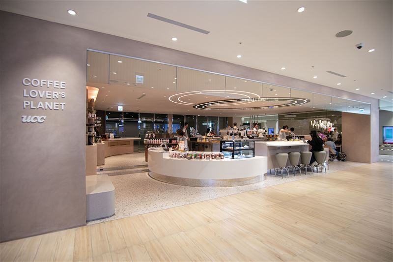 COFFEE LOVER's PLANET 台北Garden City店_日本設計師操刀,三千萬打造都會沉浸式空間。(圖/品牌業者提供)