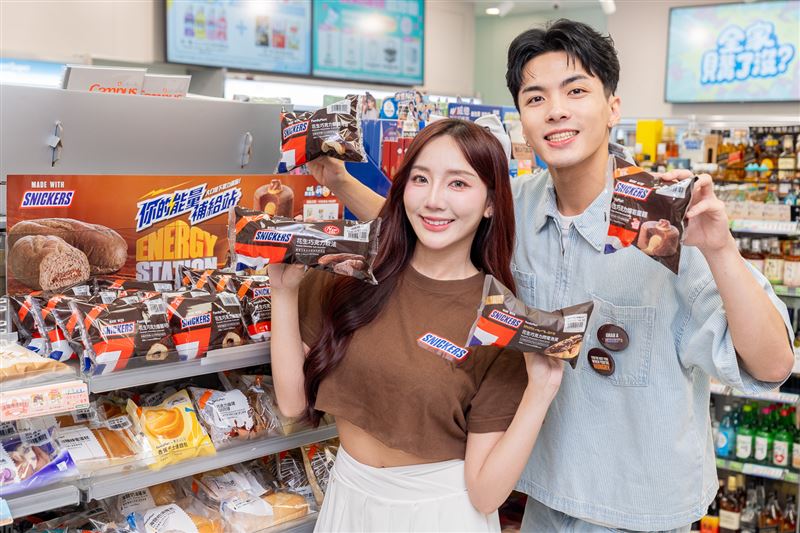 全家made with SNICKERS® 聯名甜點新品，濃郁酥脆口感為每日能量充值。（圖／品牌業者提供）