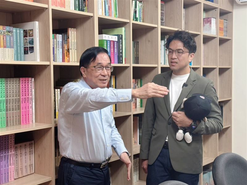 沈伯洋拜會陳水扁(圖/翻攝自陳致中Threads)